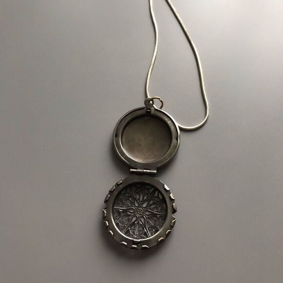 Diffuser  necklace - Picture 2 of 3